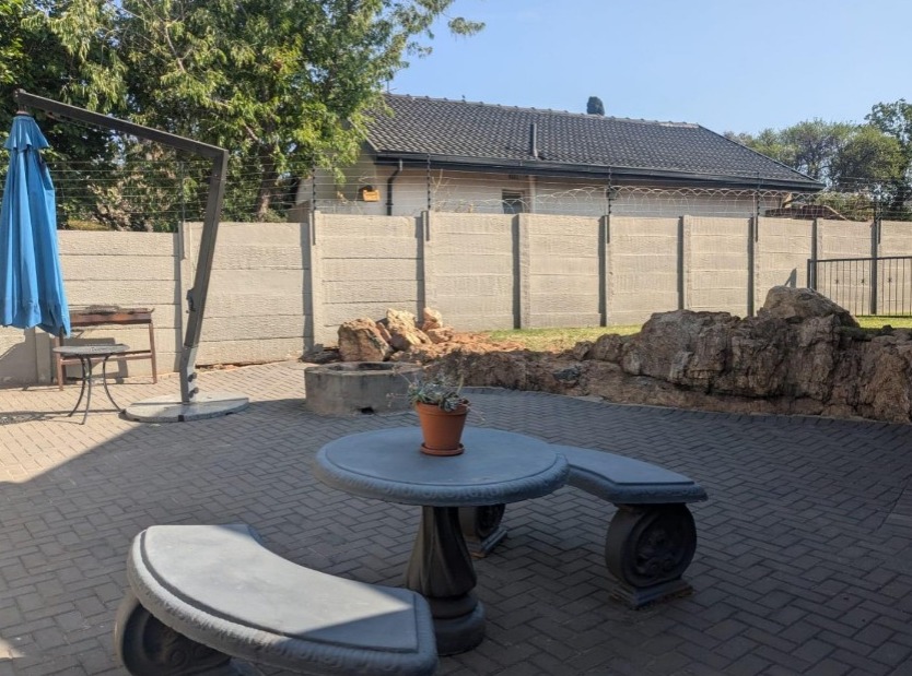 To Let 2 Bedroom Property for Rent in Constantia Kloof Gauteng