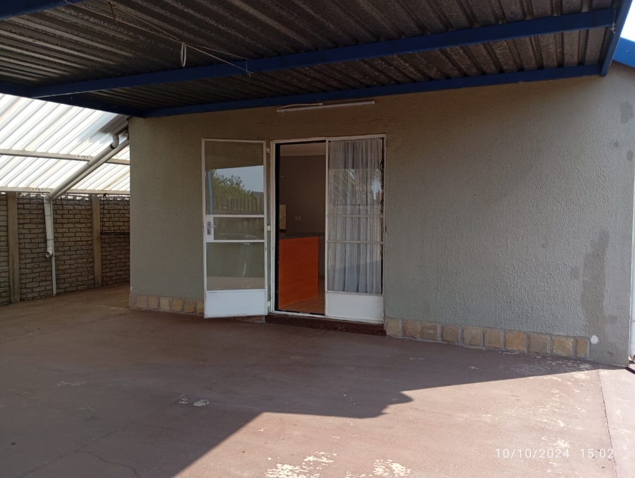 To Let 1 Bedroom Property for Rent in Bonaero Park Gauteng