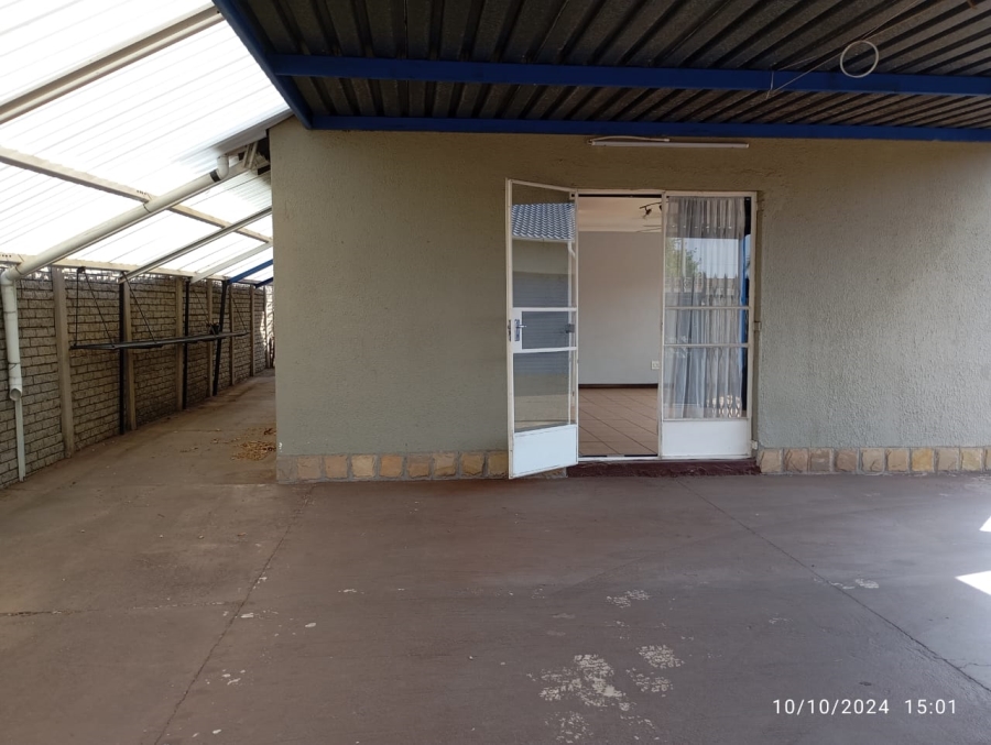 To Let 1 Bedroom Property for Rent in Bonaero Park Gauteng