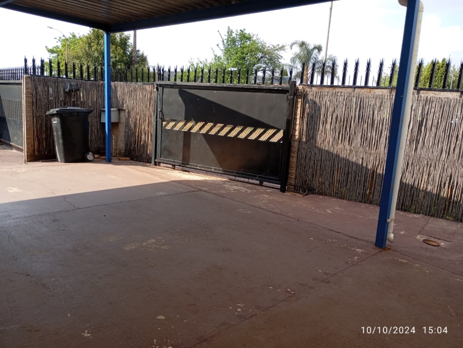 To Let 1 Bedroom Property for Rent in Bonaero Park Gauteng