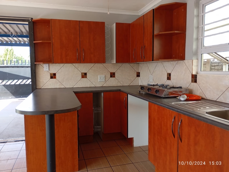 To Let 1 Bedroom Property for Rent in Bonaero Park Gauteng