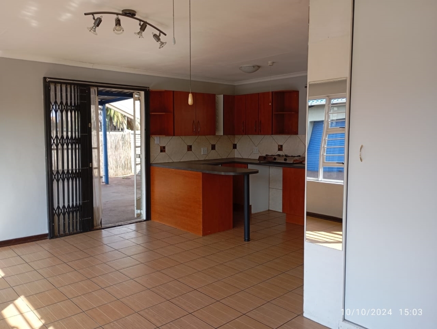 To Let 1 Bedroom Property for Rent in Bonaero Park Gauteng