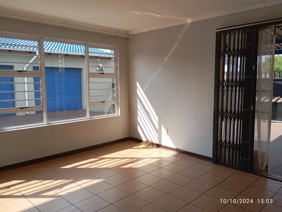 To Let 1 Bedroom Property for Rent in Bonaero Park Gauteng