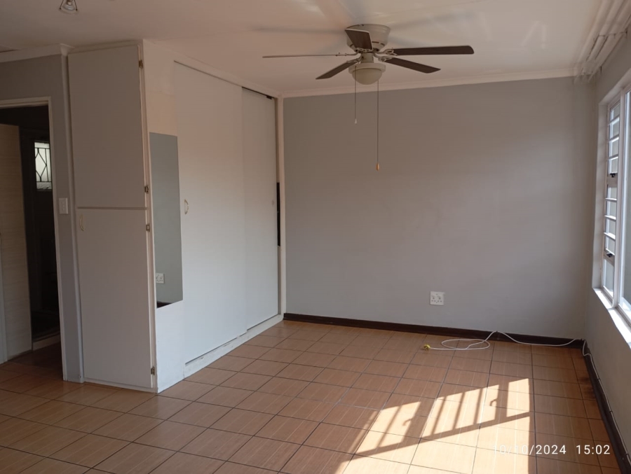 To Let 1 Bedroom Property for Rent in Bonaero Park Gauteng