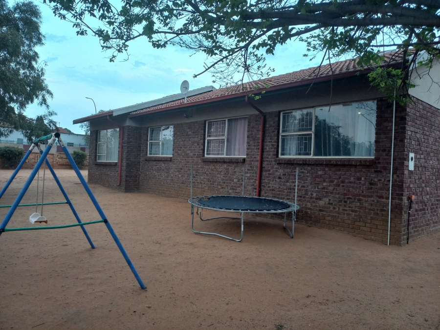 To Let 3 Bedroom Property for Rent in Rensburg Gauteng