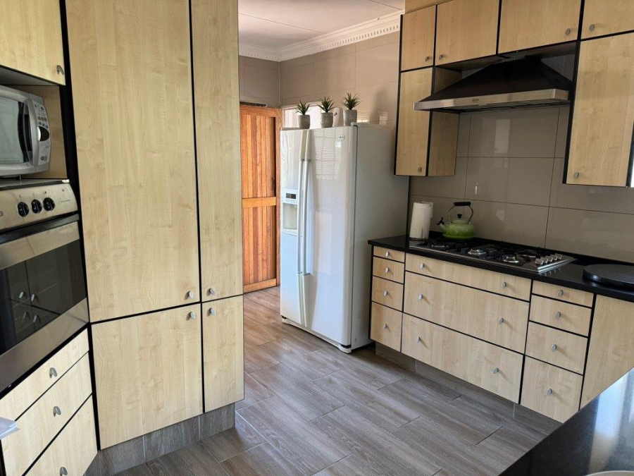 2 Bedroom Property for Sale in Glen Marais Gauteng