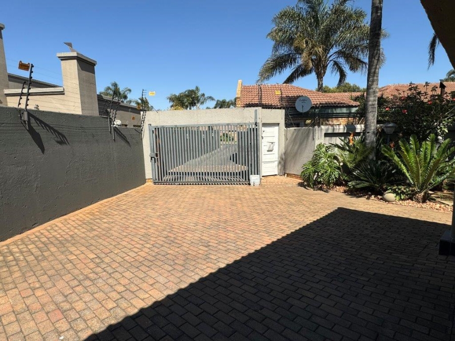 2 Bedroom Property for Sale in Glen Marais Gauteng