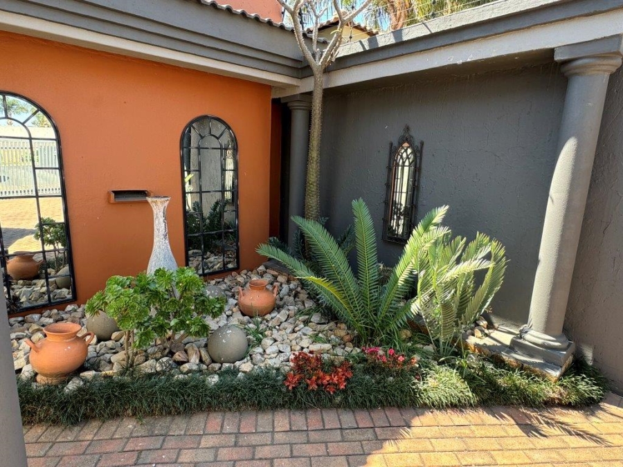 2 Bedroom Property for Sale in Glen Marais Gauteng