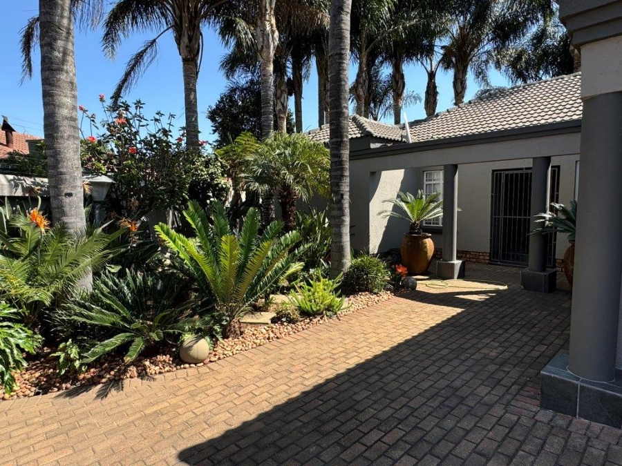 2 Bedroom Property for Sale in Glen Marais Gauteng