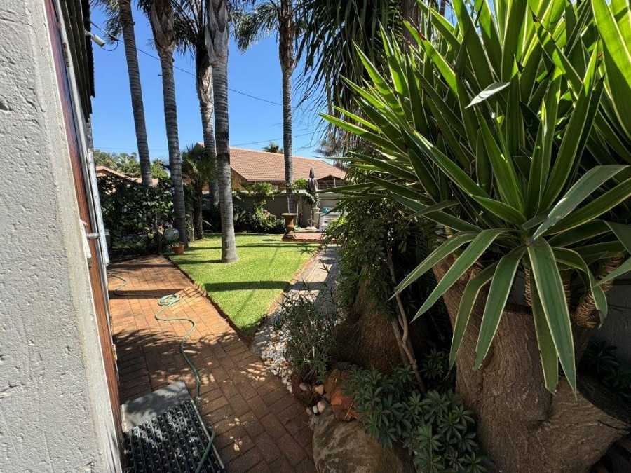 2 Bedroom Property for Sale in Glen Marais Gauteng