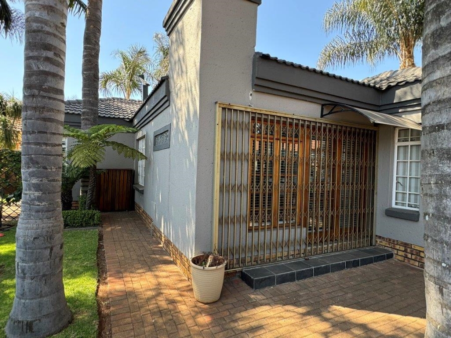 2 Bedroom Property for Sale in Glen Marais Gauteng