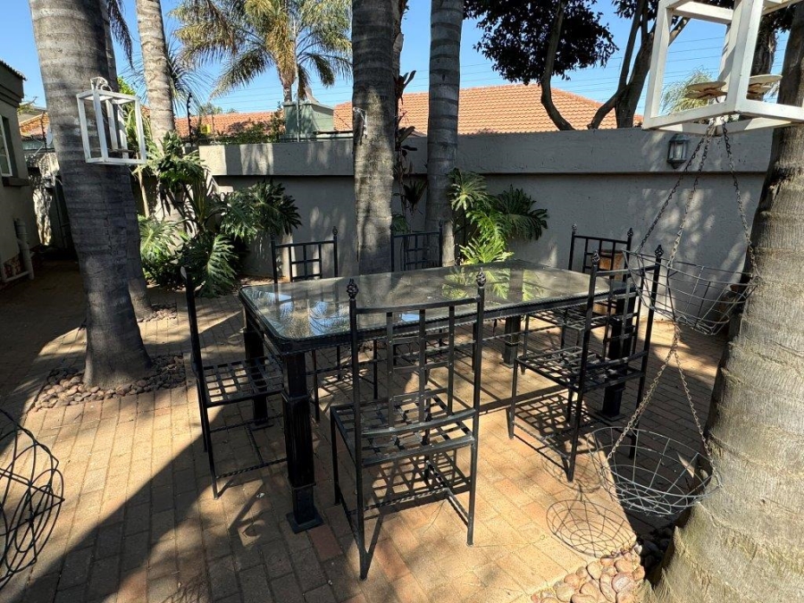 2 Bedroom Property for Sale in Glen Marais Gauteng