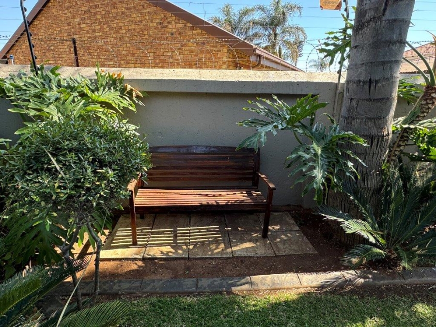 2 Bedroom Property for Sale in Glen Marais Gauteng