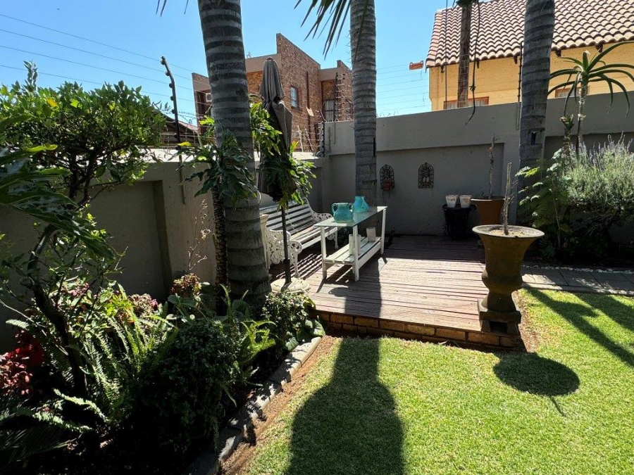 2 Bedroom Property for Sale in Glen Marais Gauteng