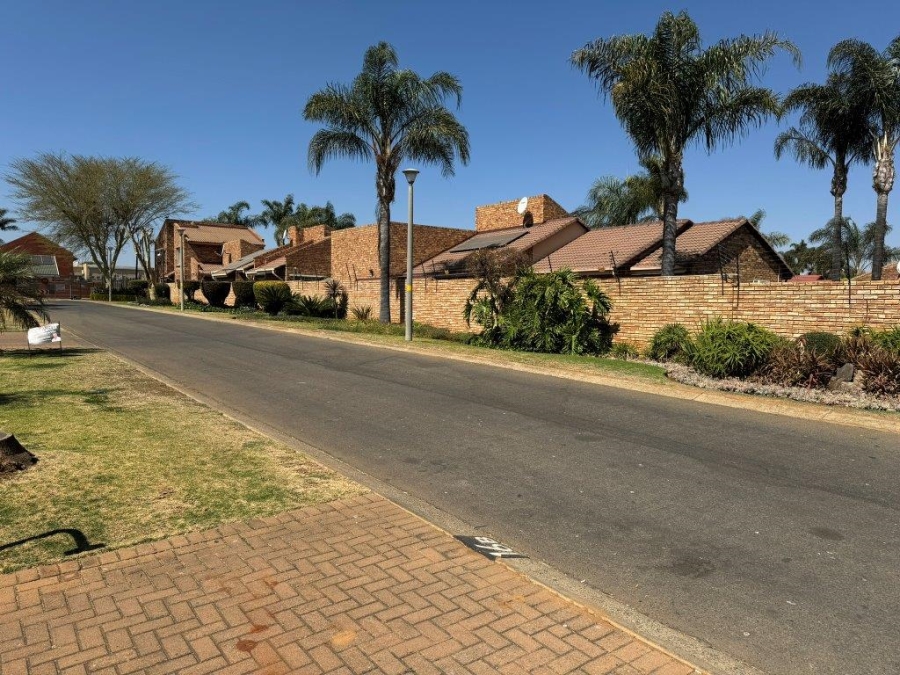 2 Bedroom Property for Sale in Glen Marais Gauteng