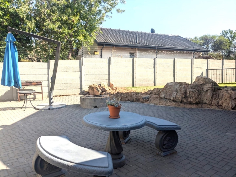 To Let 2 Bedroom Property for Rent in Constantia Kloof Gauteng