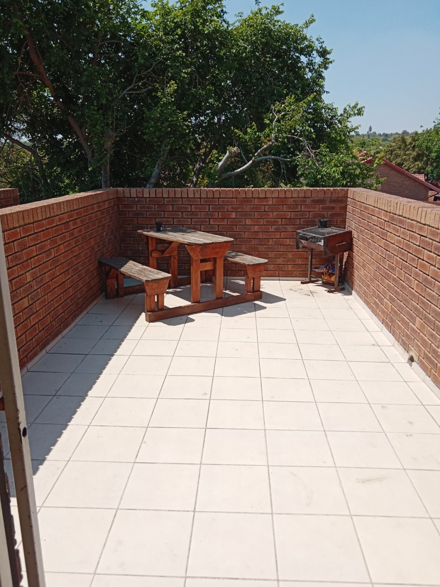 To Let 2 Bedroom Property for Rent in The Reeds Gauteng