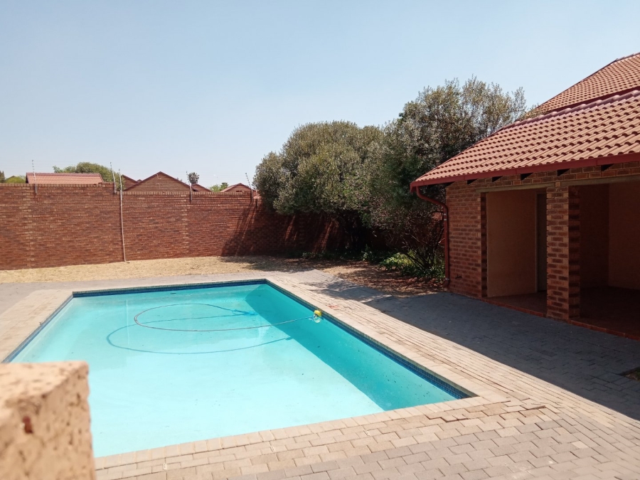 To Let 2 Bedroom Property for Rent in The Reeds Gauteng