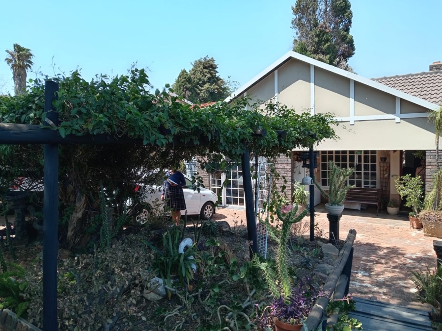 4 Bedroom Property for Sale in Suideroord Gauteng