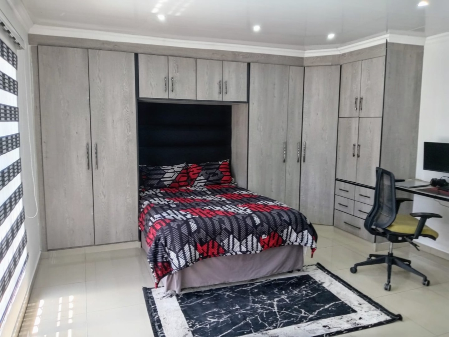 5 Bedroom Property for Sale in Mondeor Gauteng