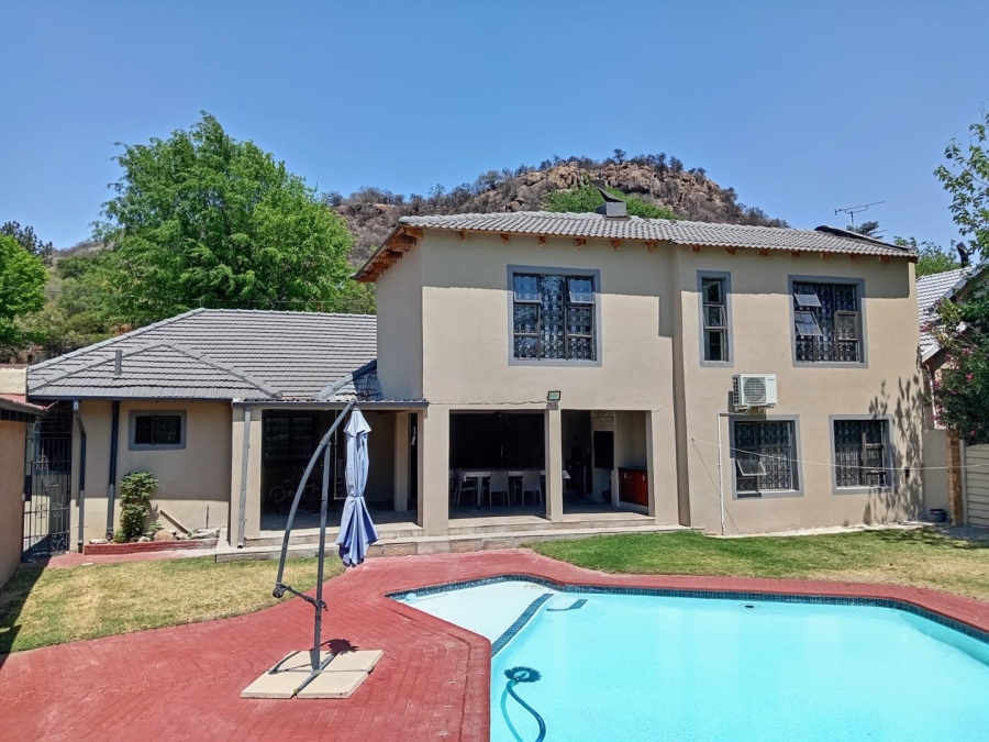 5 Bedroom Property for Sale in Mondeor Gauteng