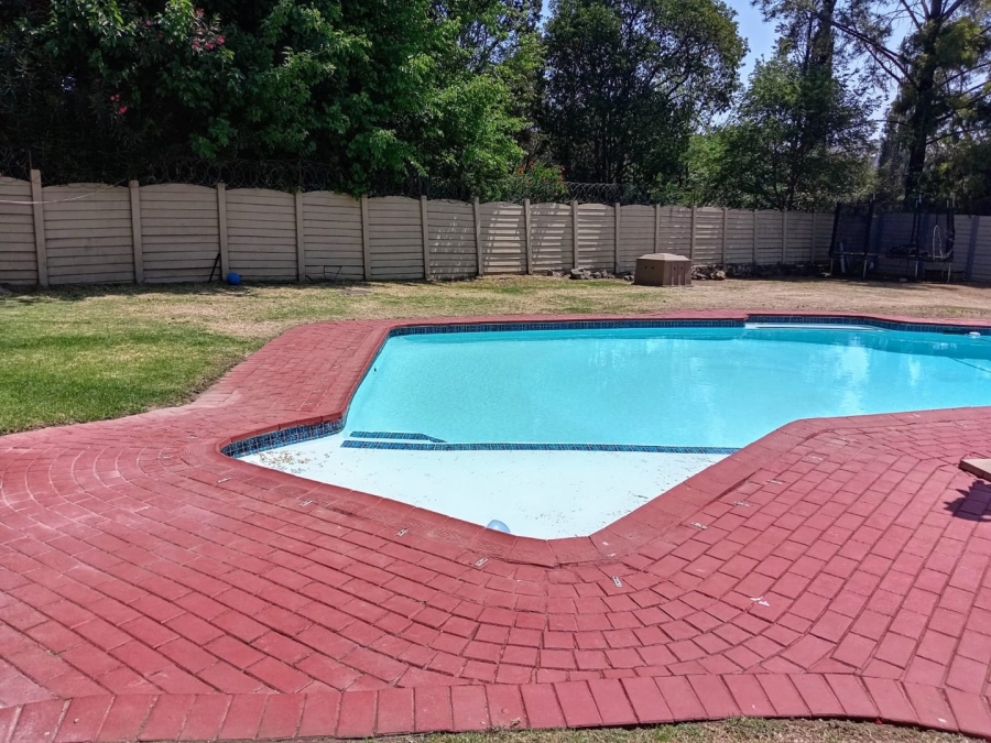 5 Bedroom Property for Sale in Mondeor Gauteng