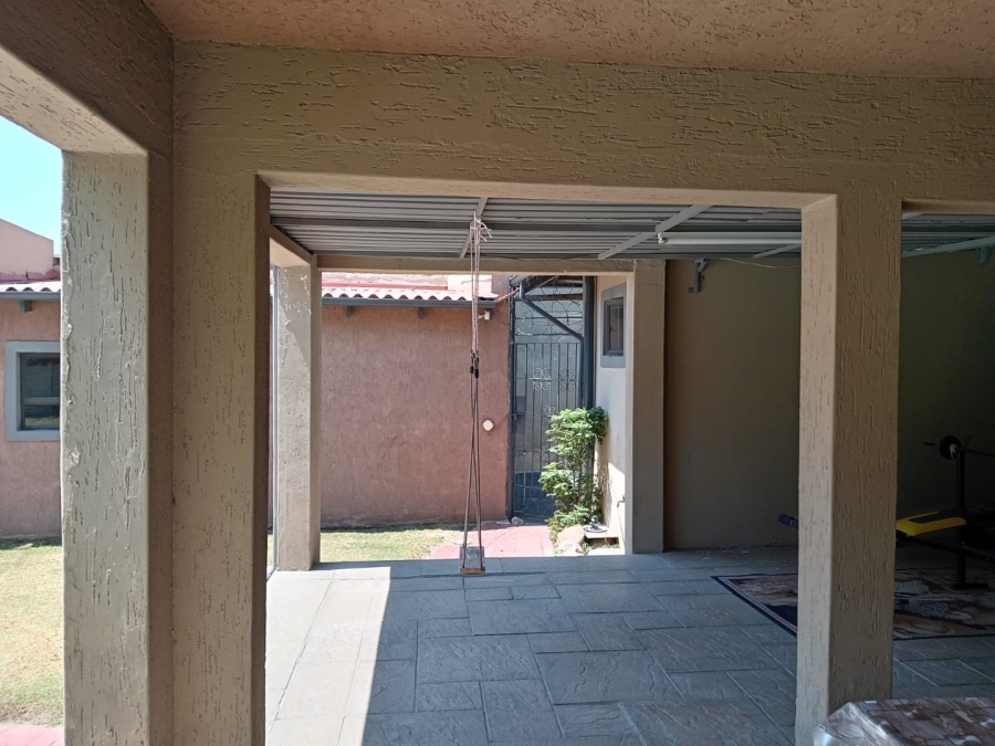 5 Bedroom Property for Sale in Mondeor Gauteng