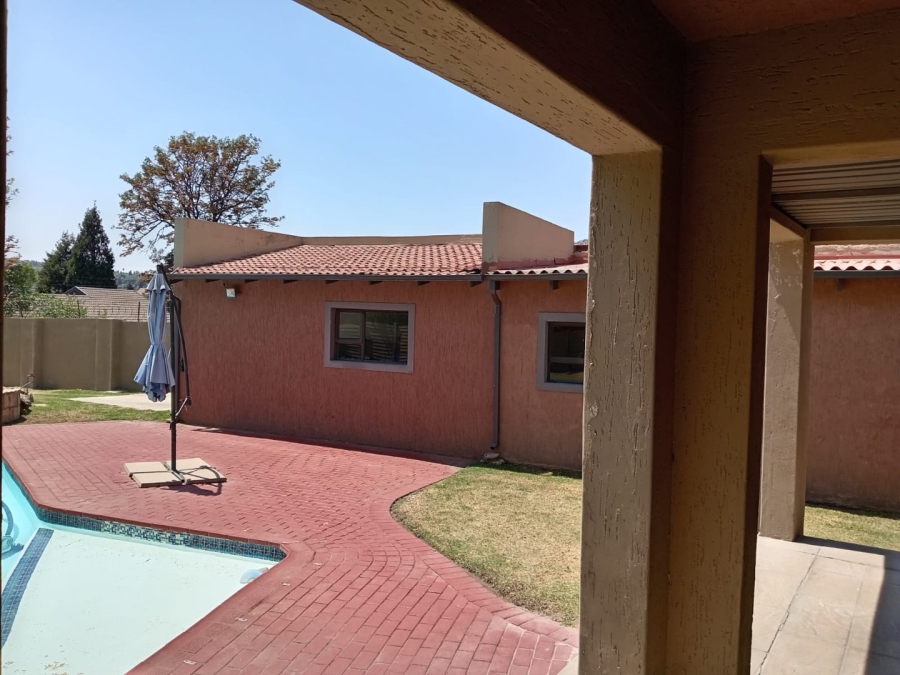 5 Bedroom Property for Sale in Mondeor Gauteng