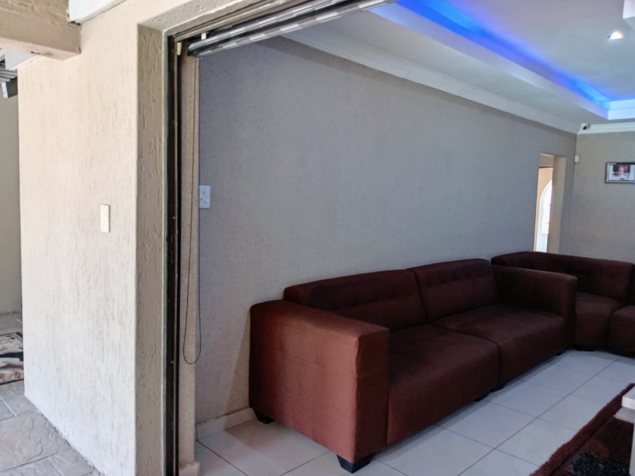 5 Bedroom Property for Sale in Mondeor Gauteng