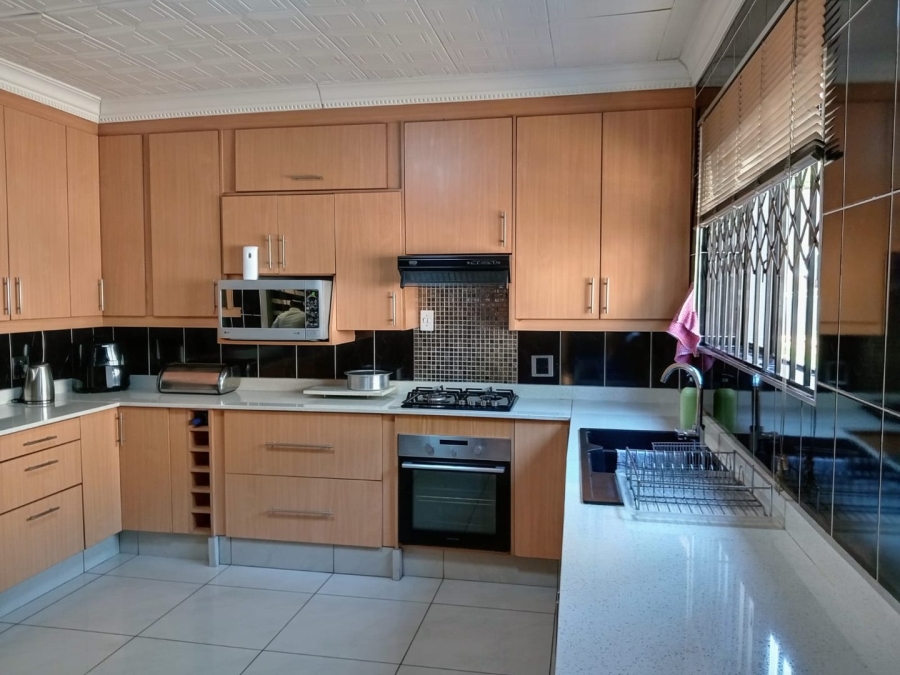 5 Bedroom Property for Sale in Mondeor Gauteng