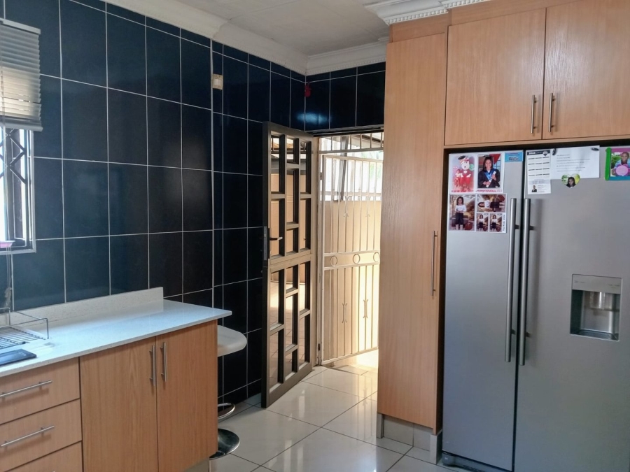 5 Bedroom Property for Sale in Mondeor Gauteng