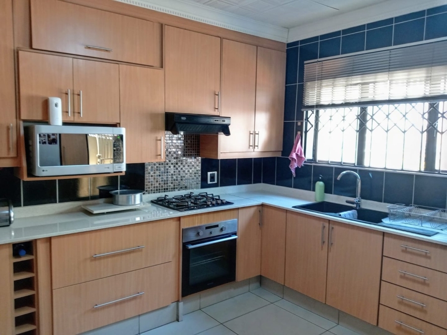 5 Bedroom Property for Sale in Mondeor Gauteng