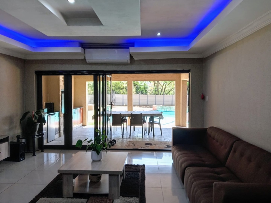 5 Bedroom Property for Sale in Mondeor Gauteng