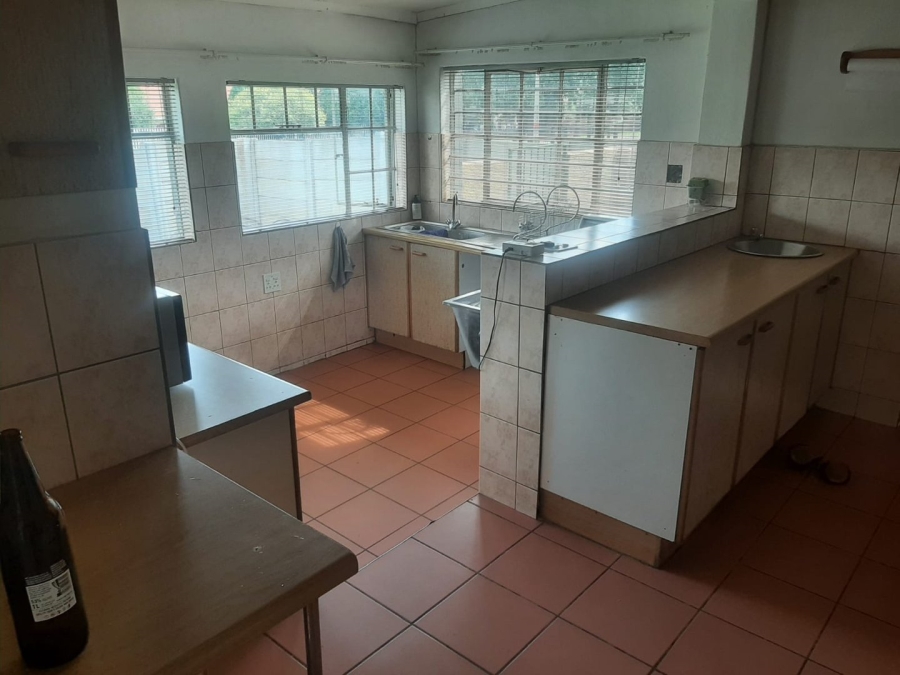 To Let 3 Bedroom Property for Rent in Brackendowns Gauteng