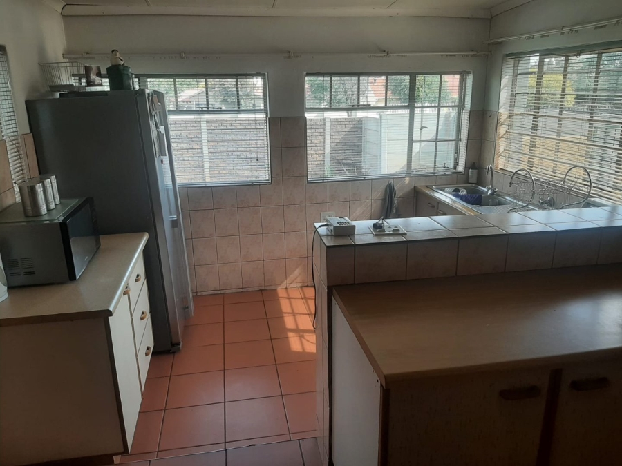 To Let 3 Bedroom Property for Rent in Brackendowns Gauteng