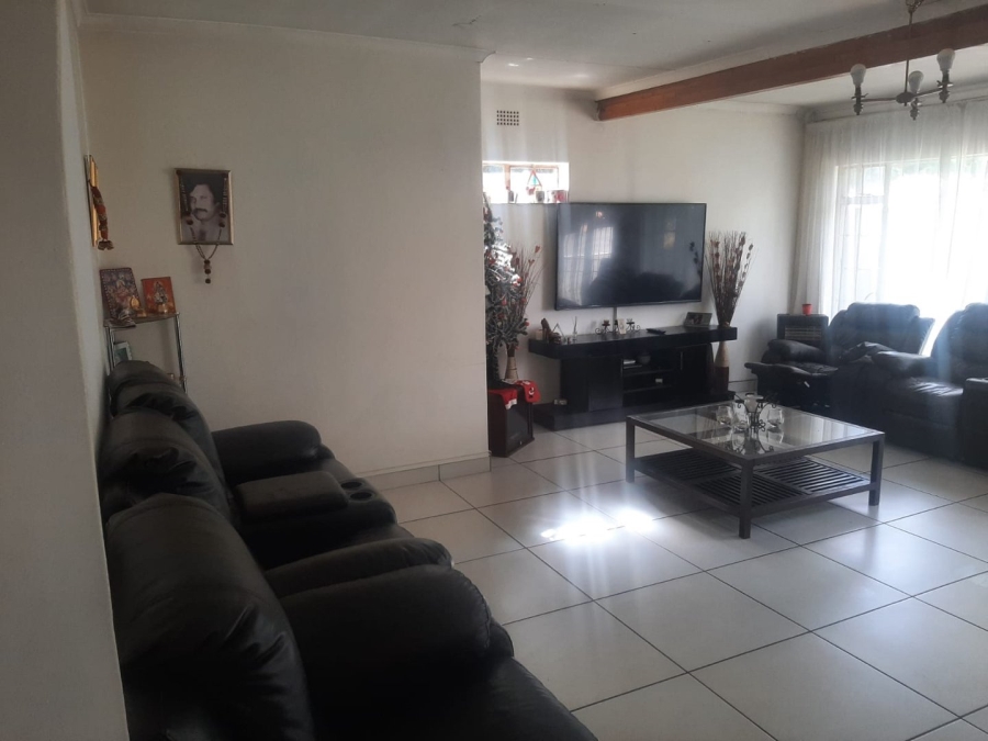 To Let 3 Bedroom Property for Rent in Brackendowns Gauteng