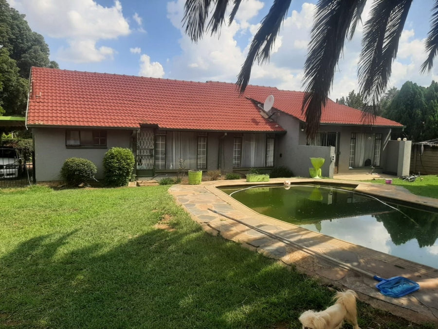 To Let 3 Bedroom Property for Rent in Brackendowns Gauteng