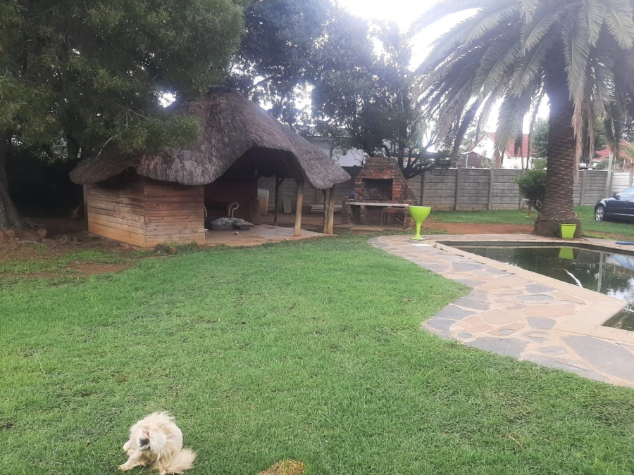 To Let 3 Bedroom Property for Rent in Brackendowns Gauteng