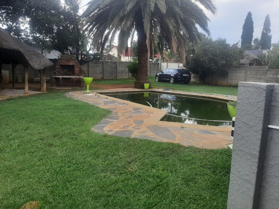 To Let 3 Bedroom Property for Rent in Brackendowns Gauteng