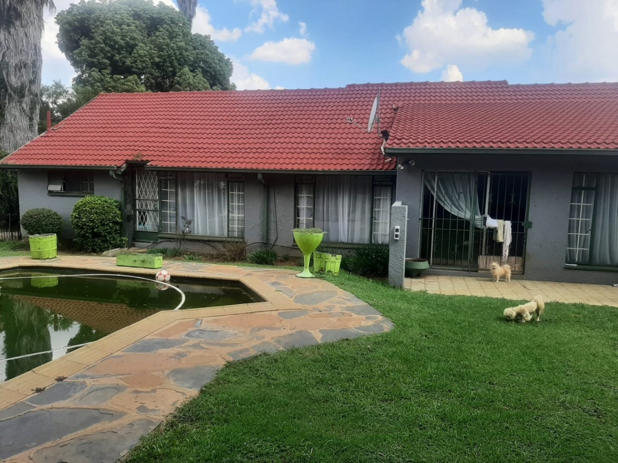 To Let 3 Bedroom Property for Rent in Brackendowns Gauteng