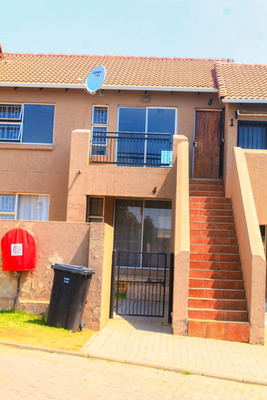 To Let 2 Bedroom Property for Rent in Vorna Valley Gauteng