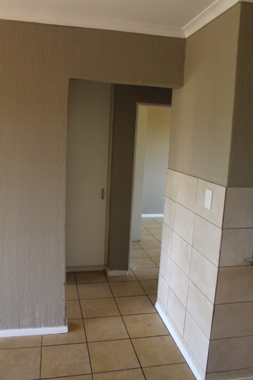 To Let 2 Bedroom Property for Rent in Vorna Valley Gauteng