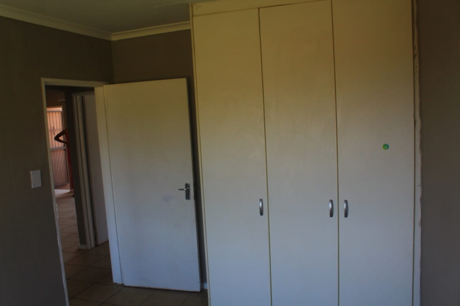 To Let 2 Bedroom Property for Rent in Vorna Valley Gauteng