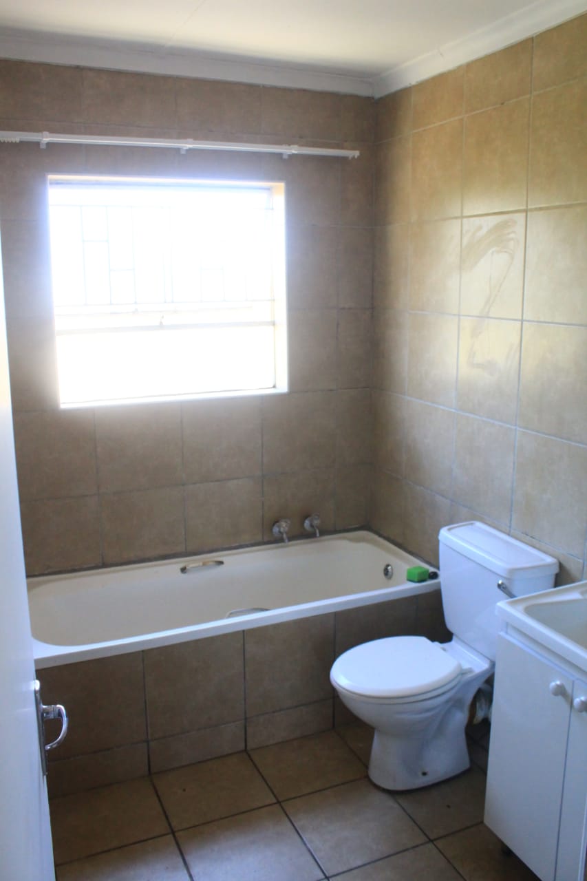 To Let 2 Bedroom Property for Rent in Vorna Valley Gauteng