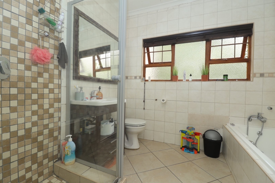 4 Bedroom Property for Sale in Roodekrans Gauteng