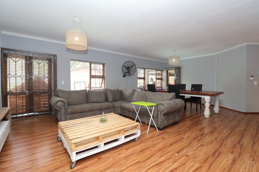 4 Bedroom Property for Sale in Roodekrans Gauteng