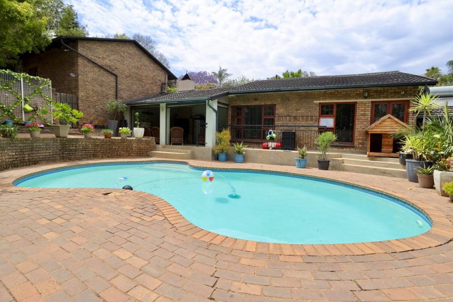 4 Bedroom Property for Sale in Roodekrans Gauteng