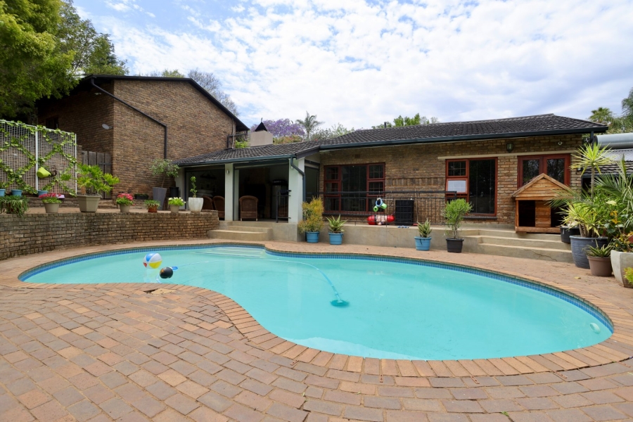 4 Bedroom Property for Sale in Roodekrans Gauteng