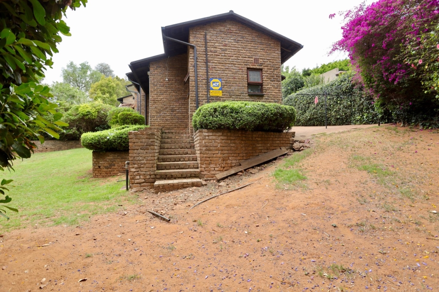 4 Bedroom Property for Sale in Roodekrans Gauteng