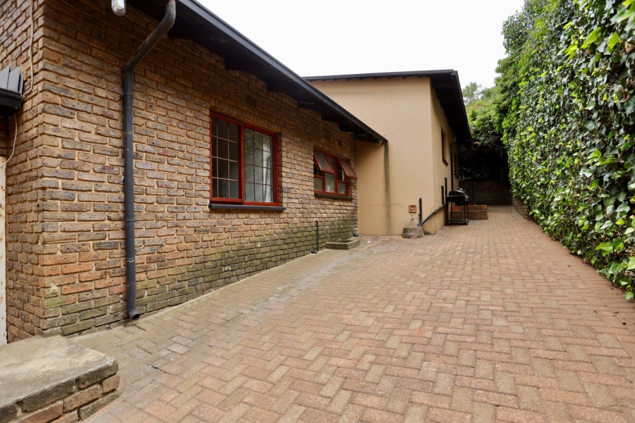 4 Bedroom Property for Sale in Roodekrans Gauteng